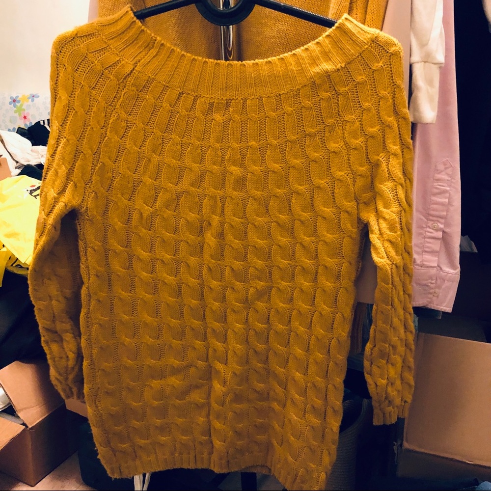 Women’s sweater size M